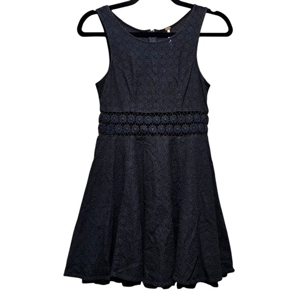 Free People Black  Sleeveless Eyelet Floral Skater Dress Size Small - Picture 3 of 13